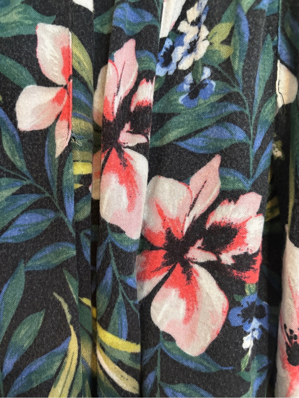 Hollister Tropical Floral Print Flowy Shorts. Size M - Picture 4 of 5